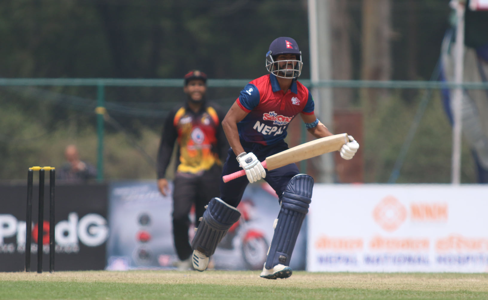 विश्वकप क्रिकेट लिग–२ : पपुवा न्युगिनीविरुद्ध ब्याटिङ गर्दै नेपाल